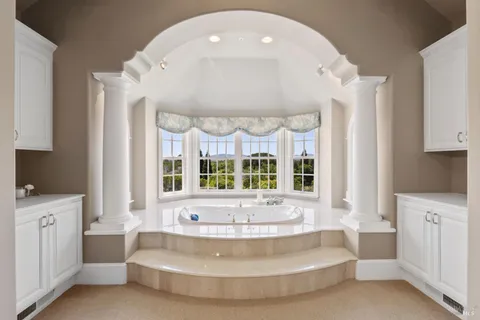 $4,225,000 | 9988 Troon Court, Windsor, CA 95492