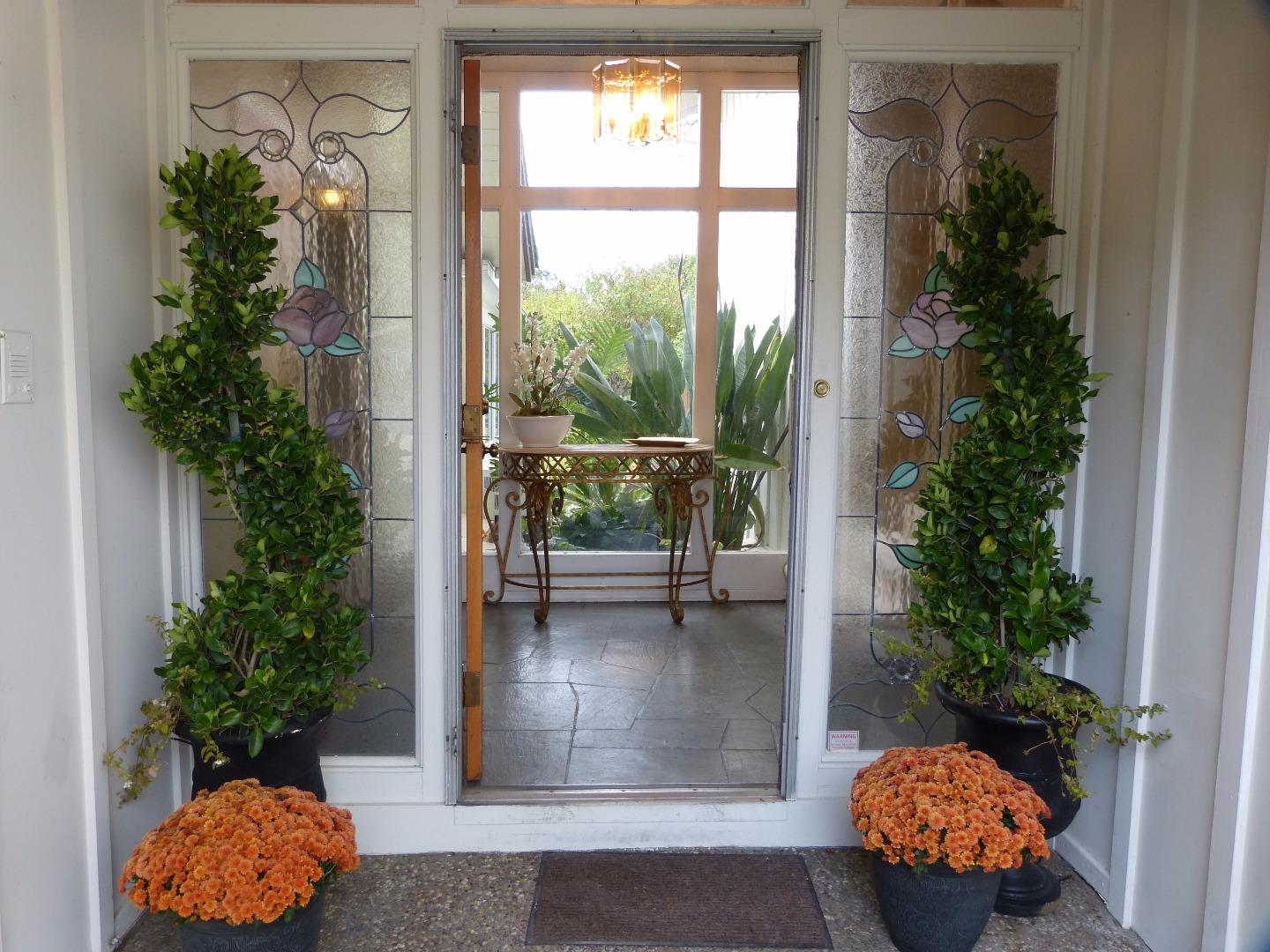 15925 Viewfield Road Monte Sereno, CA 95030 - Photo 4 of 31