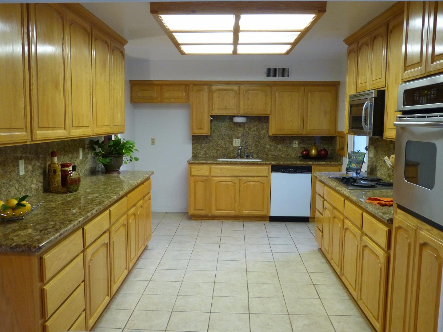 15925 Viewfield Road Monte Sereno, CA 95030 - Photo 10 of 31