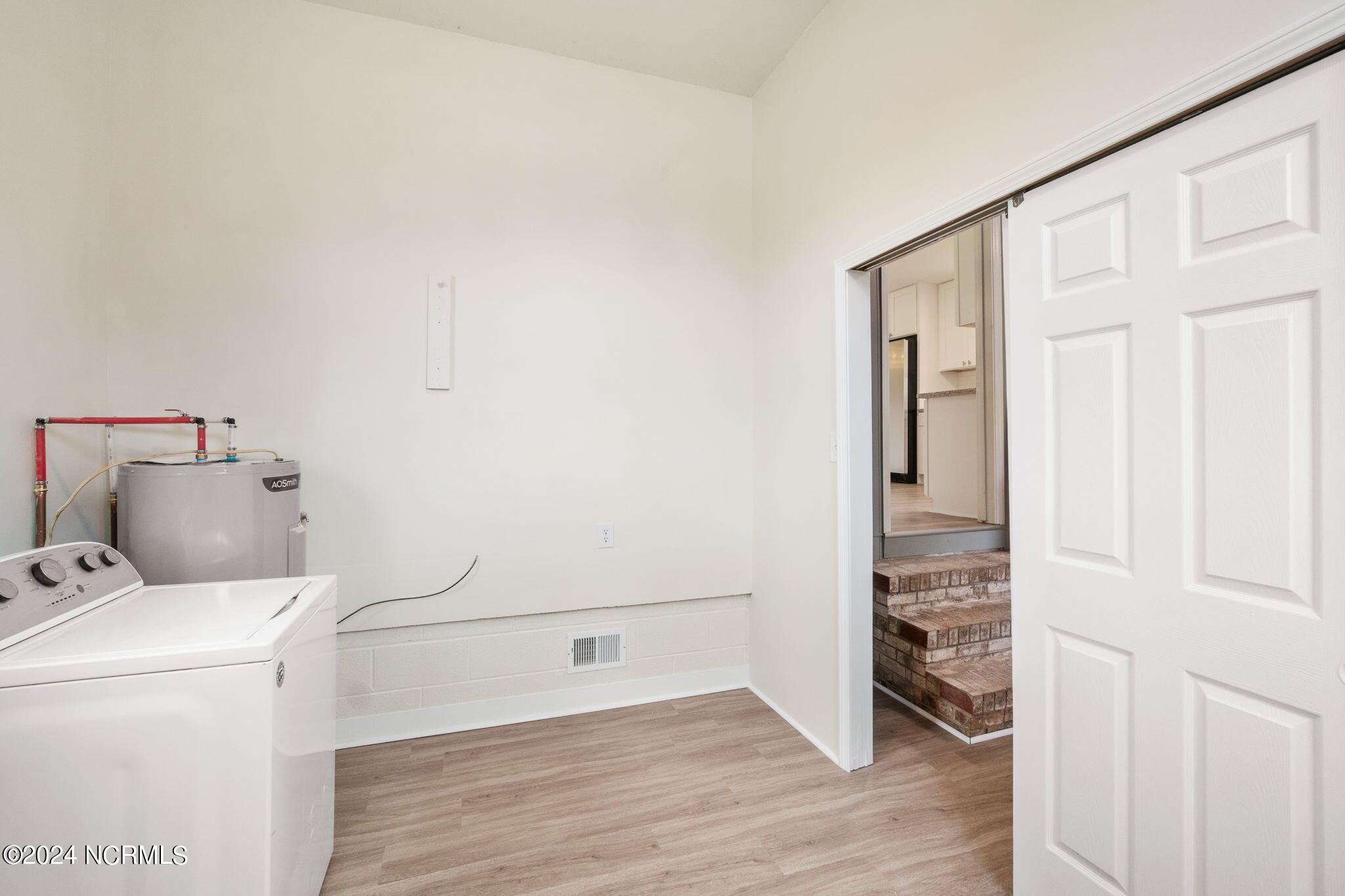401 Austin Road Beaufort, NC 28516 - Photo 24 of 43 Laundry room