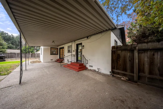 a view of a backyard of the house