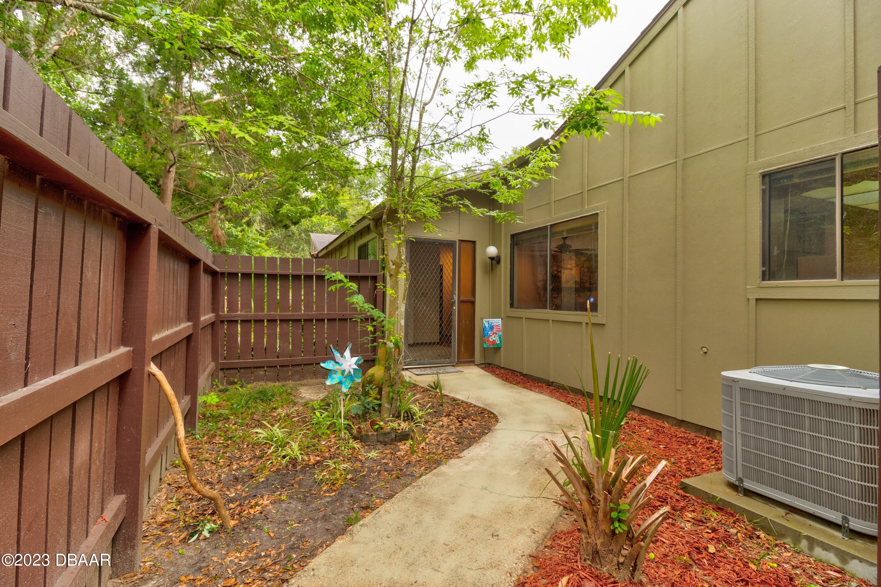 18 Maplewood Trail Ormond Beach, FL 32174 - Photo 1 of 20 Courtyard Entrance