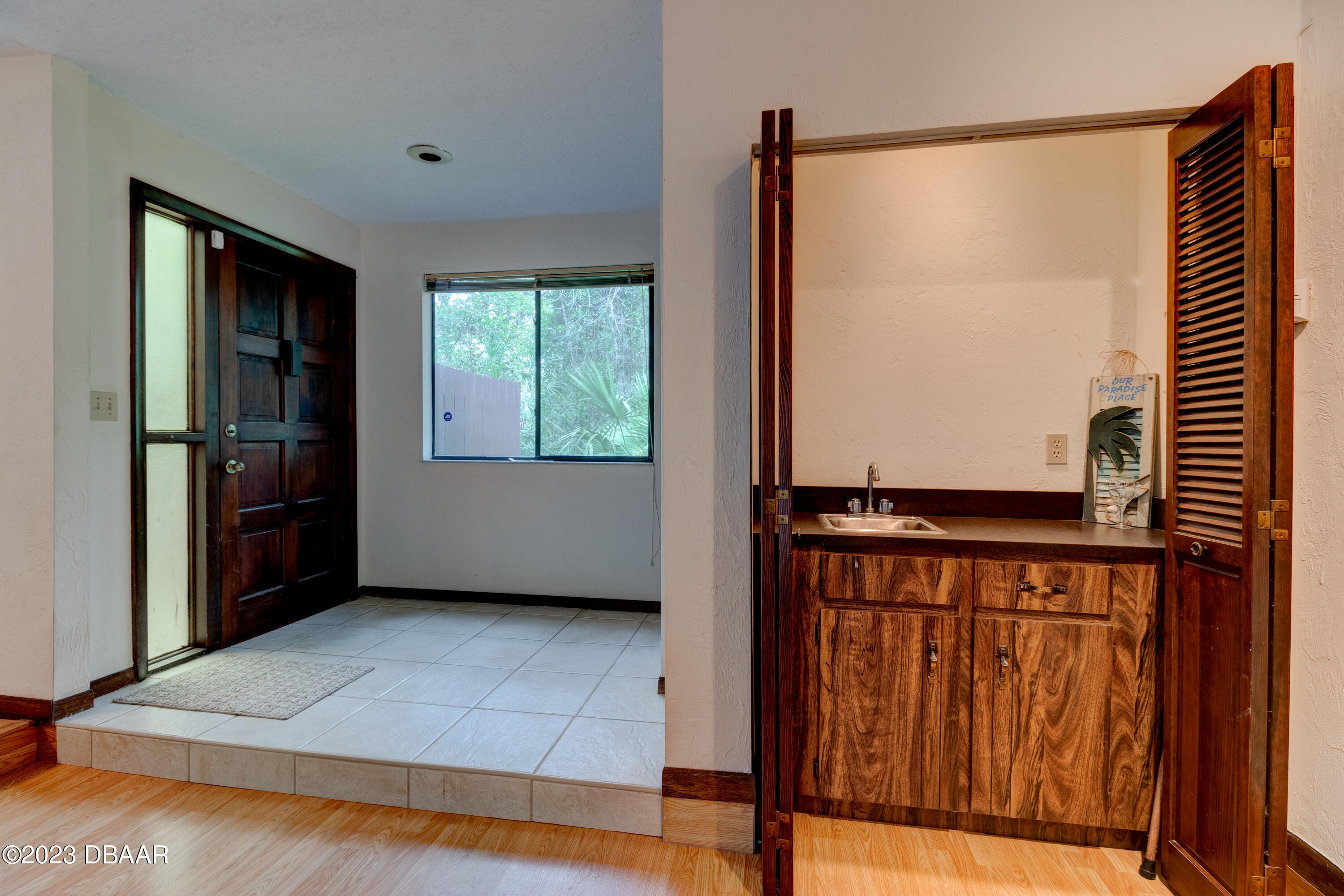 18 Maplewood Trail Ormond Beach, FL 32174 - Photo 4 of 20 wet bar and foyer