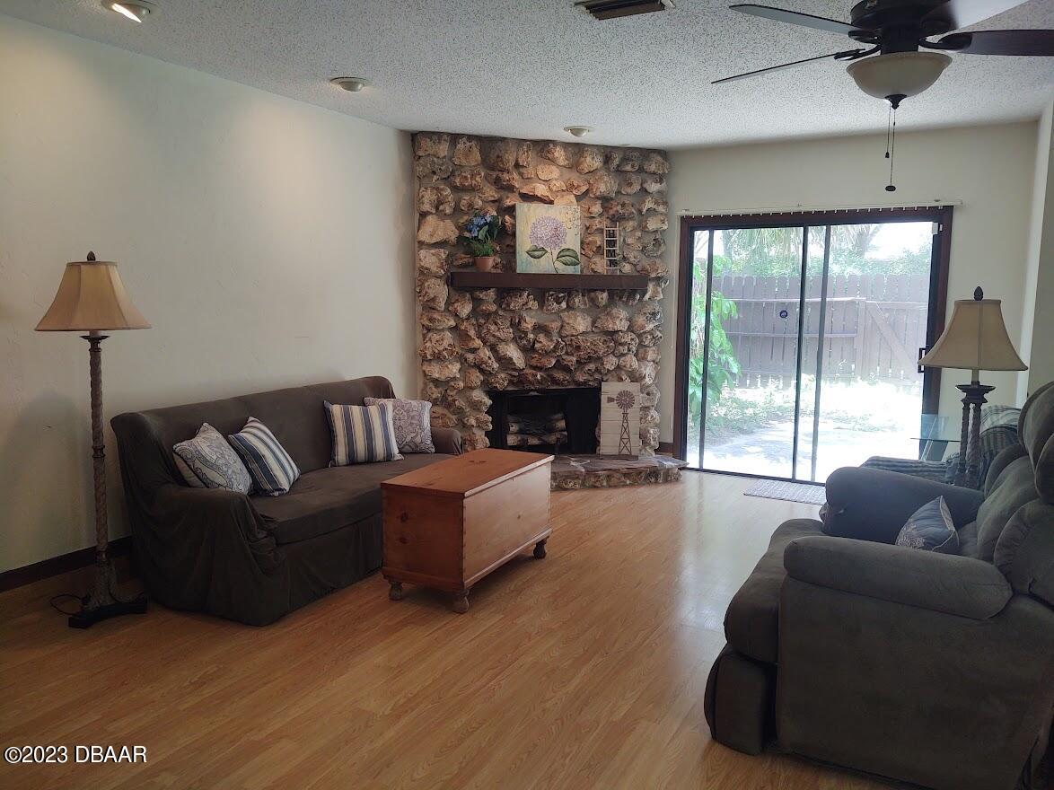 18 Maplewood Trail Ormond Beach, FL 32174 - Photo 5 of 20 living room