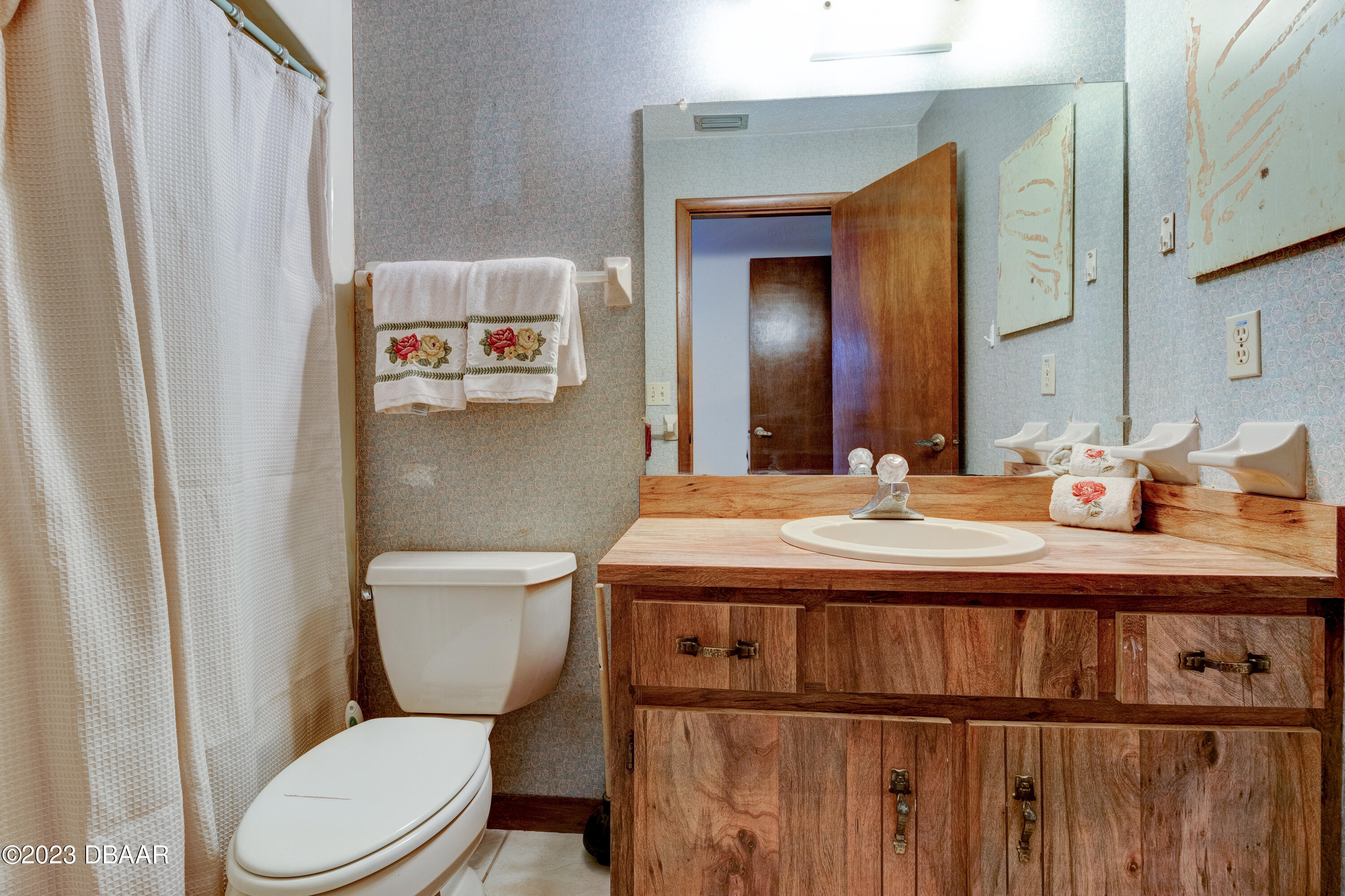 18 Maplewood Trail Ormond Beach, FL 32174 - Photo 10 of 20 Bathroom 1