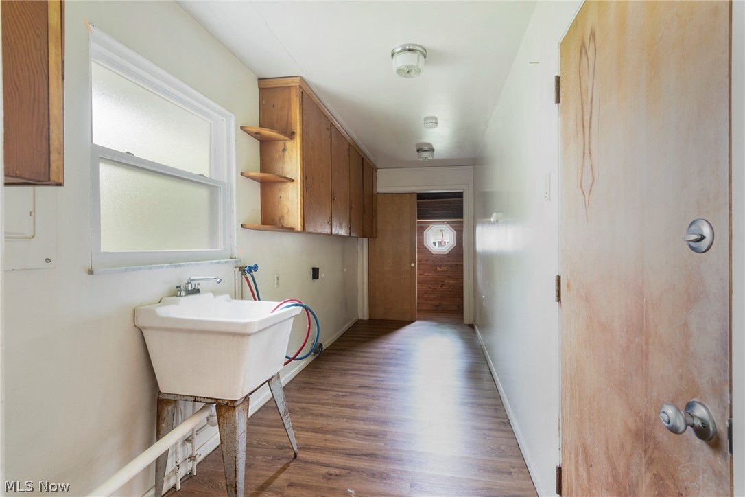 176 Pembroke Road Akron, OH 44333 - Photo 23 of 28 FIRST FLOOR LAUNDRY WITH ACCESS TO GARARGE & CEDAR CLOSET.