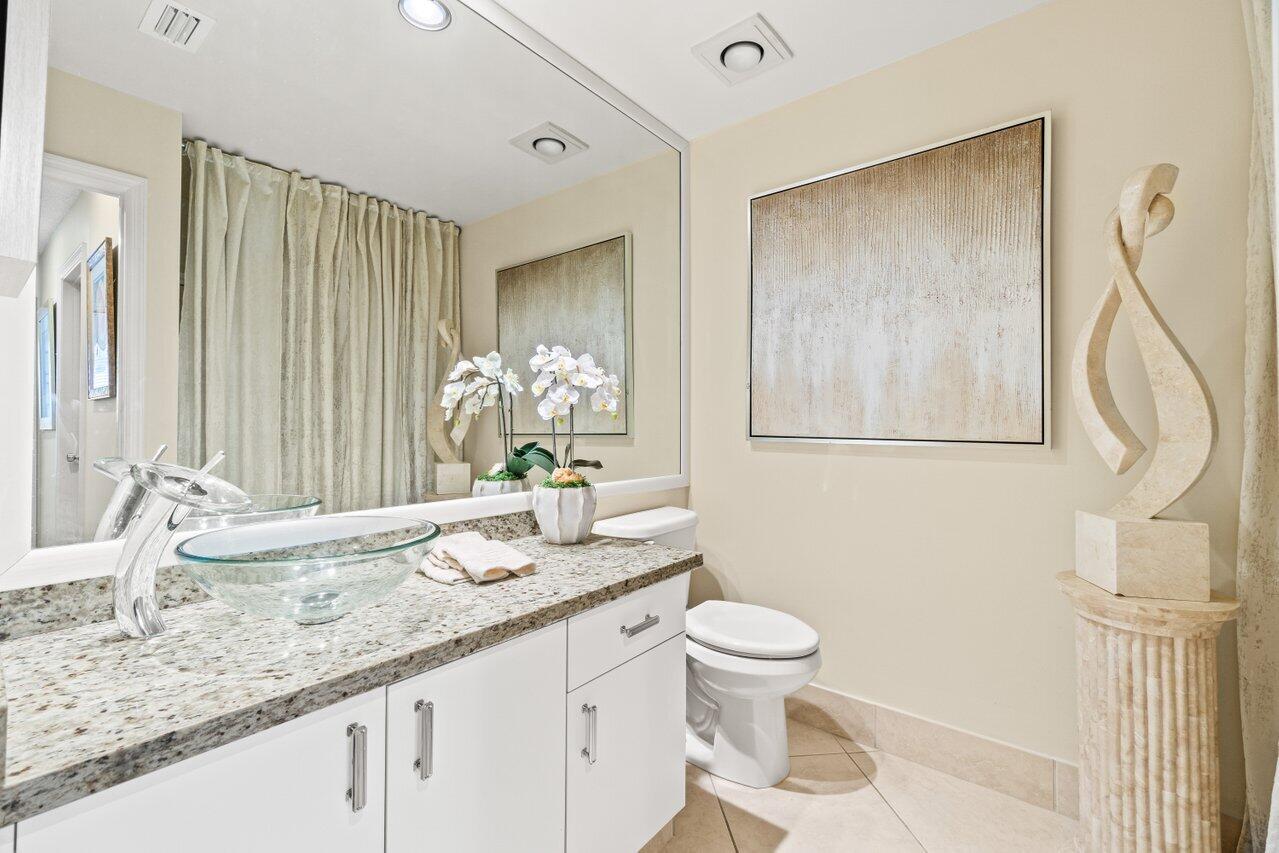 5158 Windsor Parke Drive Boca Raton, FL 33496 - Photo 9 of 44 2nd Bathroom