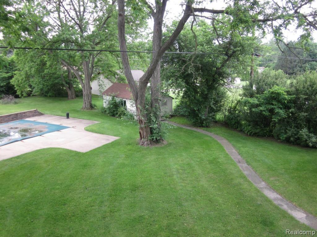 14151 Newburgh Road Livonia, MI 48150 - Photo 35 of 39 32 Backyard 1.jpg