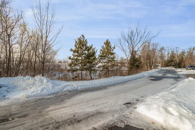 $280,000 | 15614 Emerald Drive North, Unit 9, Hugo, MN 55038