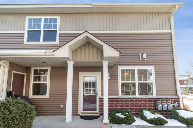 $280,000 | 15614 Emerald Drive North, Unit 9, Hugo, MN 55038