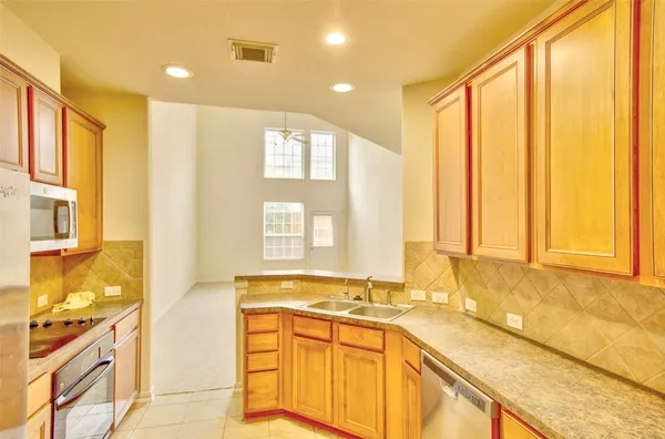 $2,600 | 1139 Glenwood Canyon Lane, Houston, TX 77077