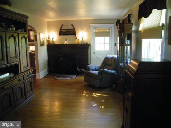 615 Pickering Beach Road Dover, DE 19901 - Photo 21 of 25 Living Room