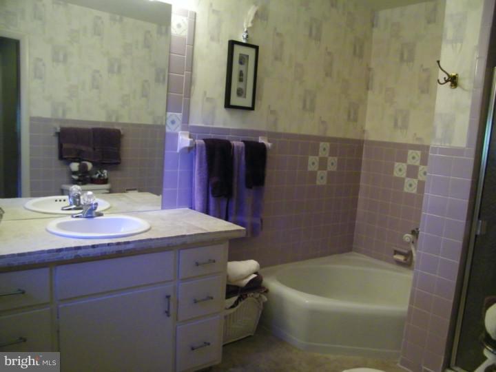 615 Pickering Beach Road Dover, DE 19901 - Photo 10 of 25 Master Bathroom