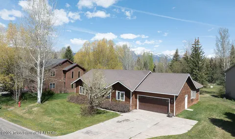 $2,995,000 | 865 Seneca Lane, Jackson, WY 83001