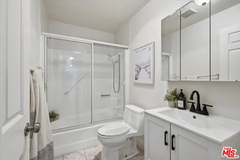$1,180,000 | 12321 Ocean Park Boulevard, Unit 18, Los Angeles, CA 90064