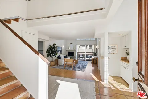$1,180,000 | 12321 Ocean Park Boulevard, Unit 18, Los Angeles, CA 90064