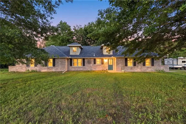 $358,500 | 703 Northeast 102P Road, Clinton, MO 64735