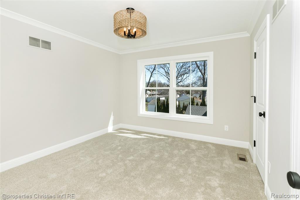 2093 Pembroke Road Birmingham, MI 48009 - Photo 38 of 57