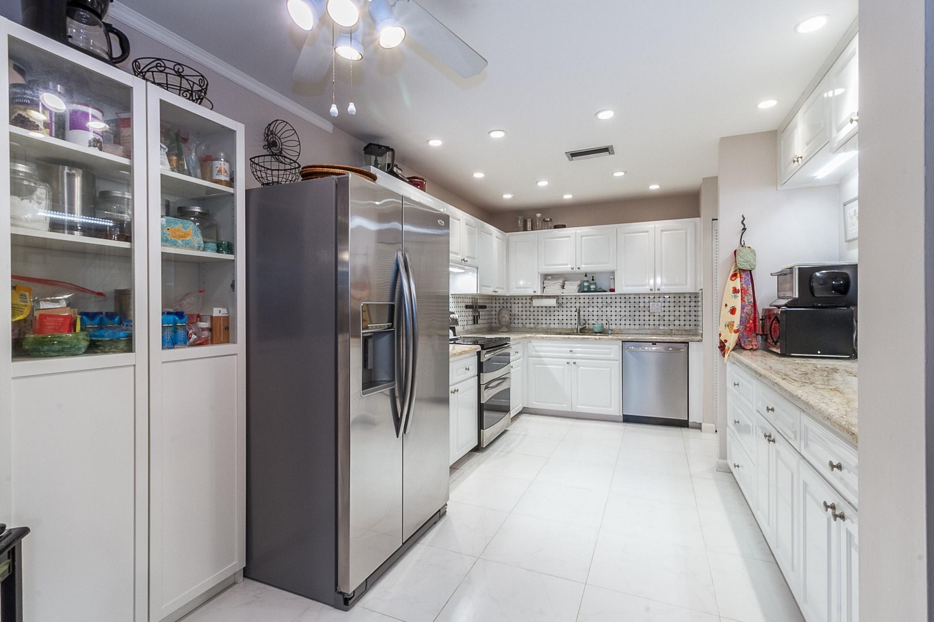 20893 Del Luna Drive Boca Raton, FL 33433 - Photo 11 of 39 Kitchen