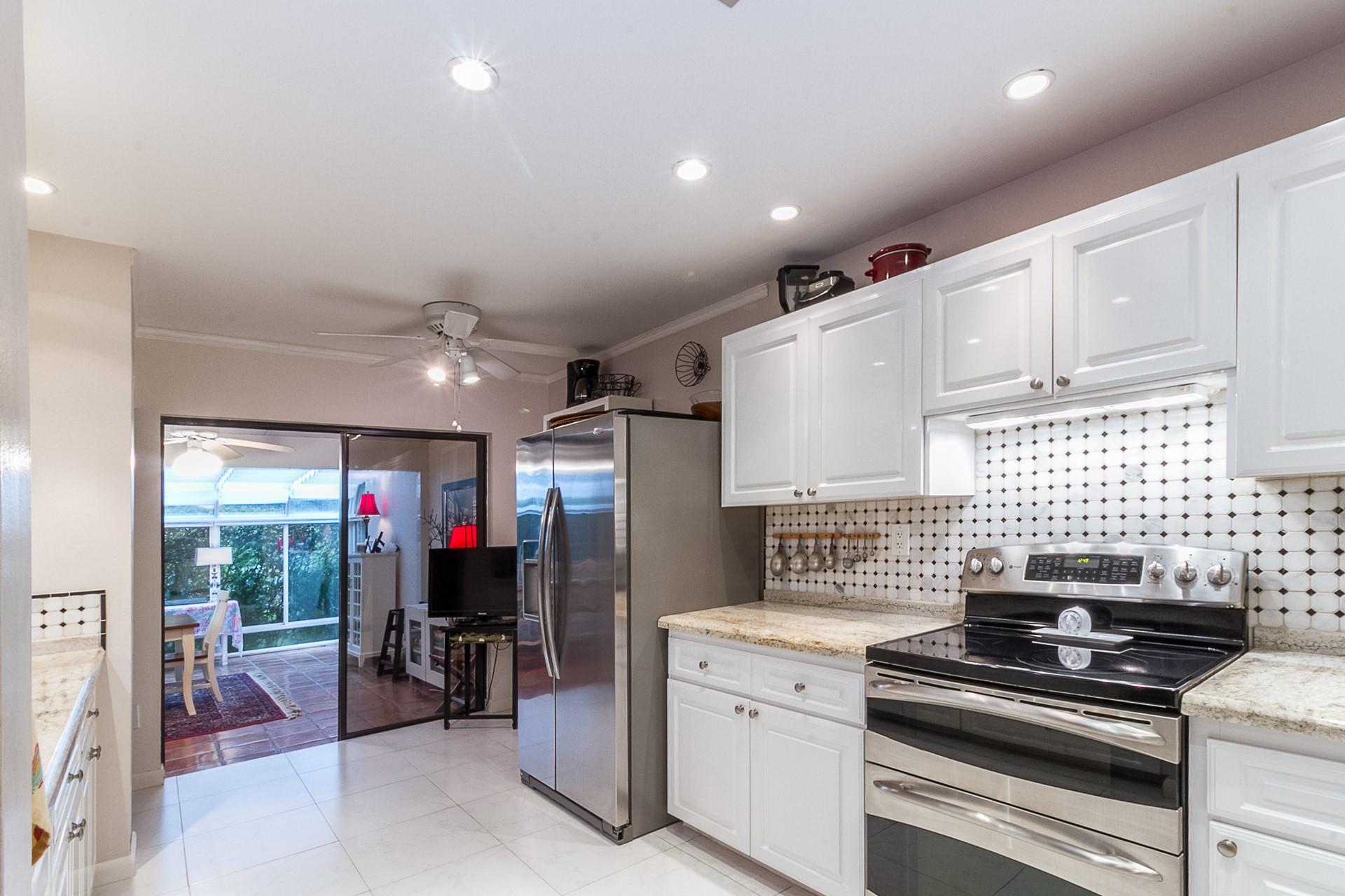 20893 Del Luna Drive Boca Raton, FL 33433 - Photo 12 of 39 Kitchen