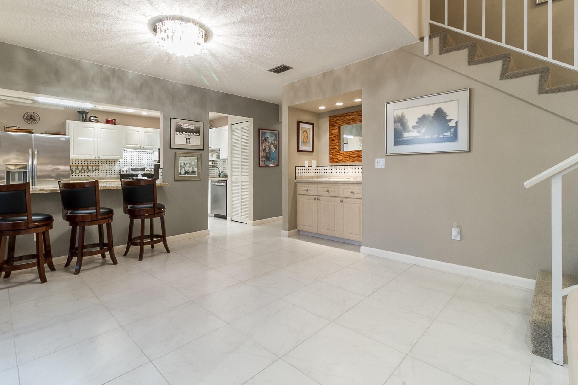 20893 Del Luna Drive Boca Raton, FL 33433 - Photo 9 of 39 Wet Bar