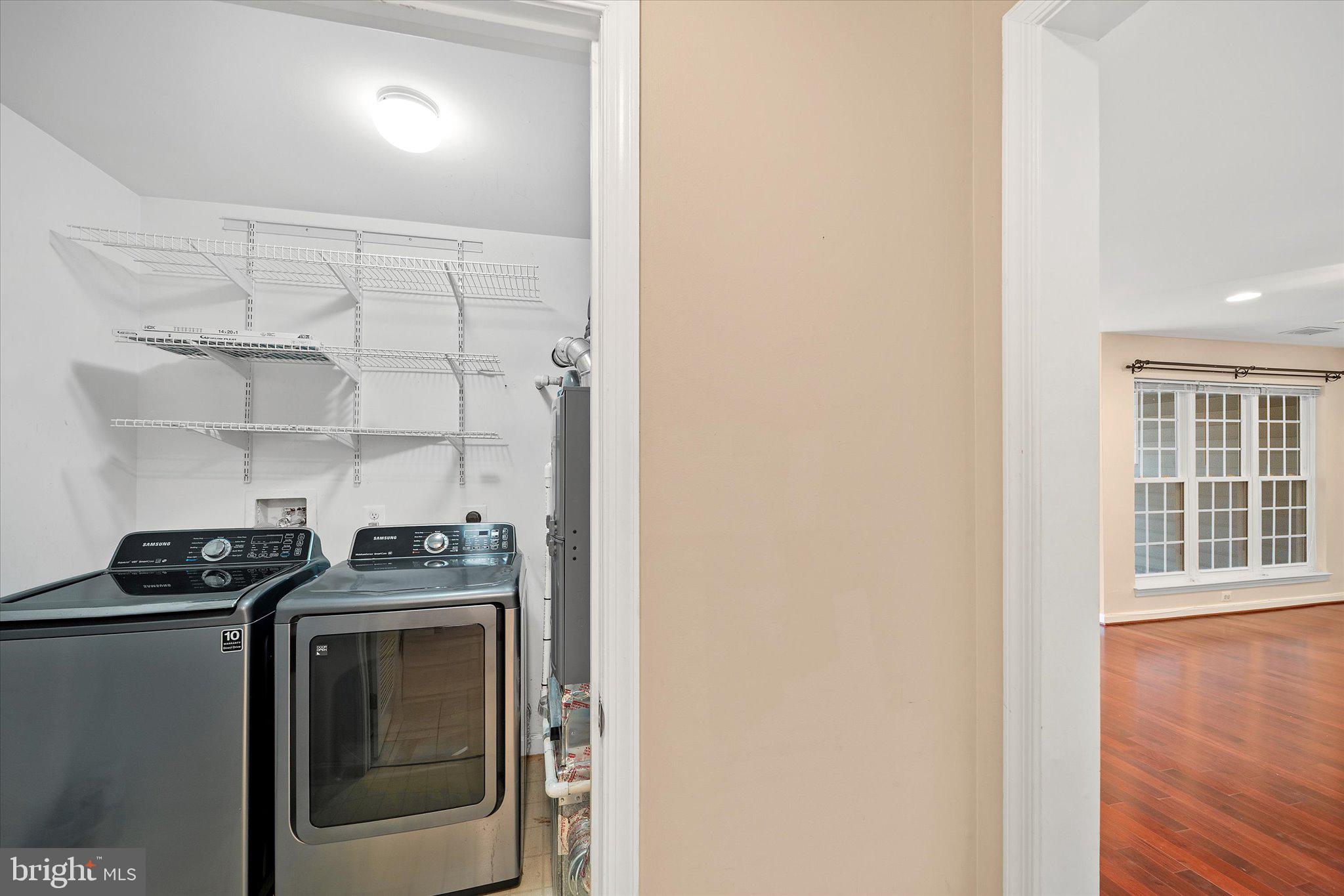 9253 Cardinal Forest Lane, Unit 101 Lorton, VA 22079 - Photo 21 of 29 a kitchen with a stove and a refrigerator