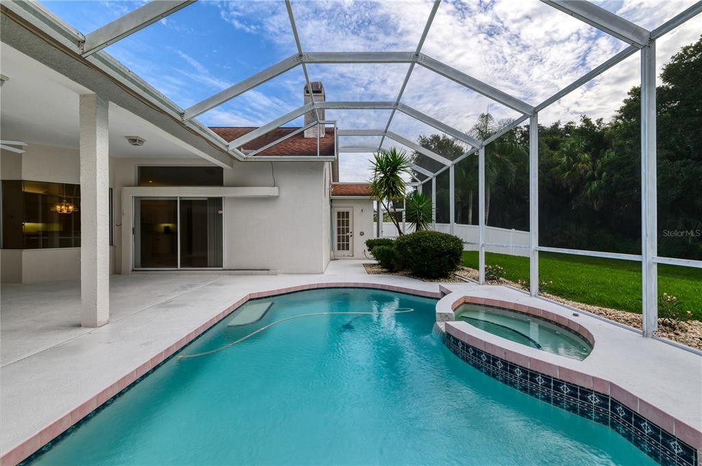 2810 89th Avenue East Parrish, FL 34219 - Photo 32 of 34 a swimming pool with garden view