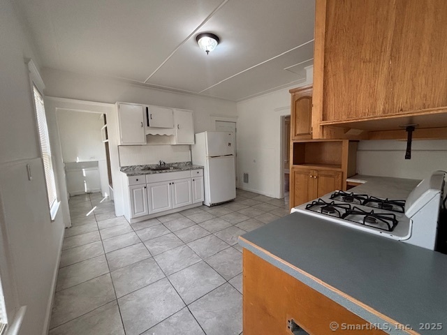 64 Wade Street, Unit 1 Bridgeport, CT 06604 - Photo 4 of 22 a kitchen with a stove a refrigerator and cabinets