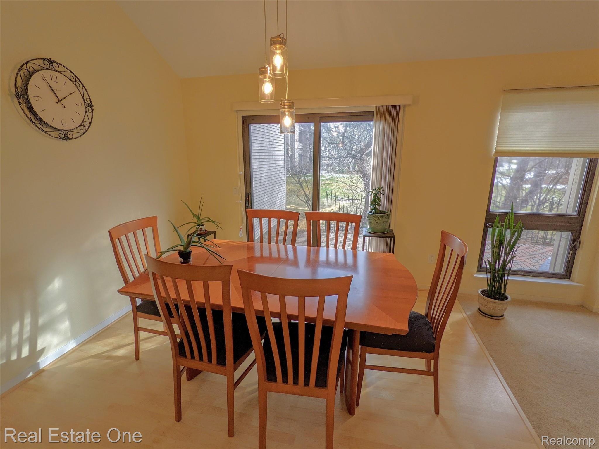 647 Ashley Circle East Rochester, MI 48307 - Photo 10 of 45 PXL_20210121_185535065.jpg
