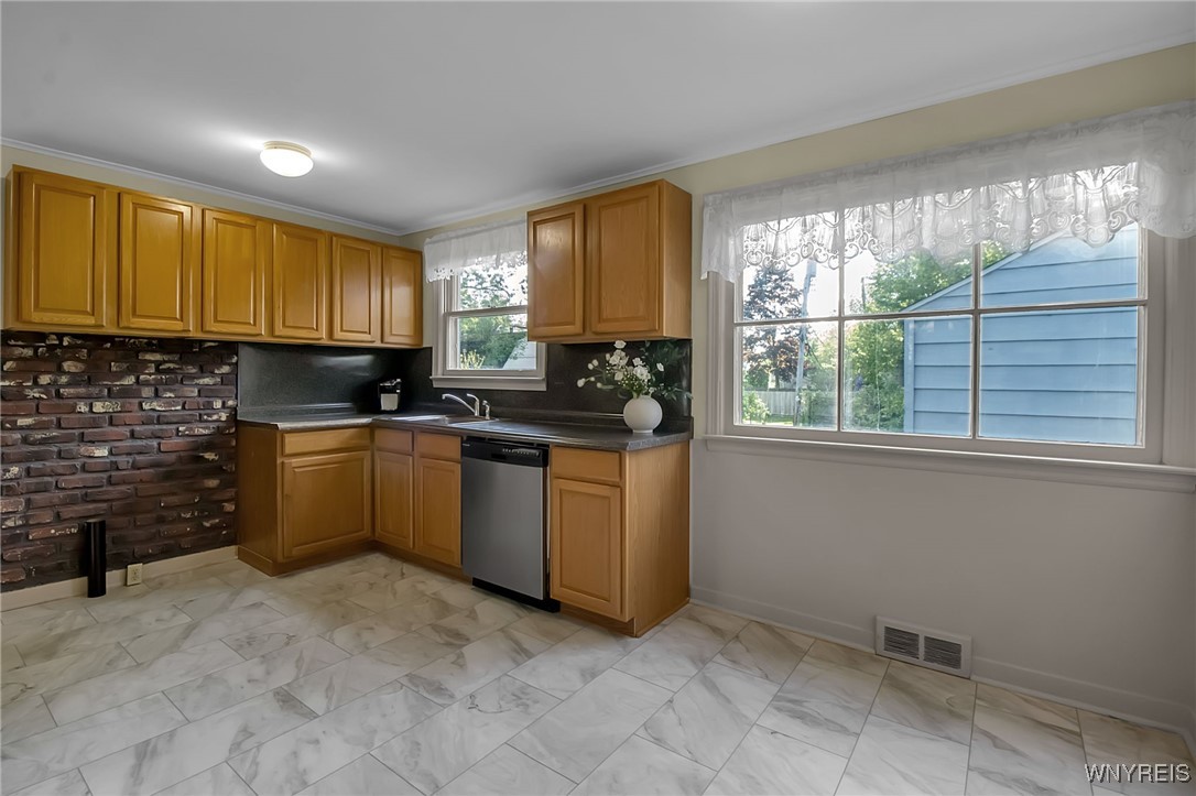 4160 Harlem Road Amherst, NY 14226 - Photo 4 of 30