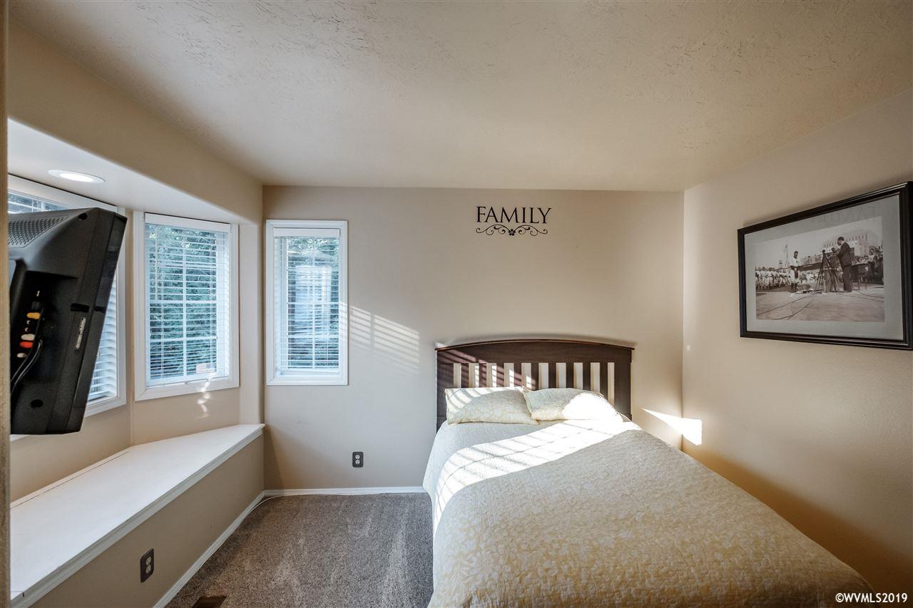 5854 Timber Ridge Drive Southeast Salem, OR 97317 - Photo 35 of 42