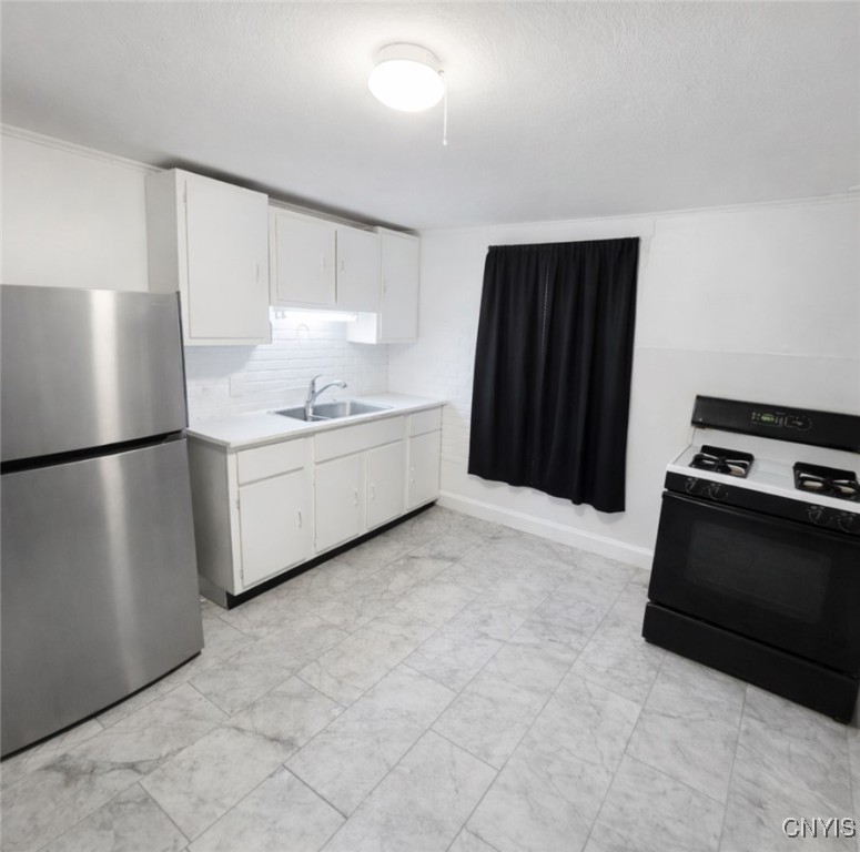 205 Danforth Street Syracuse, NY 13208 - Photo 2 of 10 Spacious kitchen