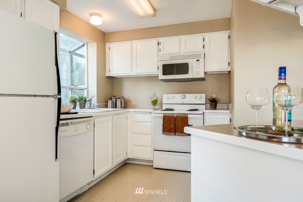 8653 Avondale Road Northeast, Unit B203 Redmond, WA 98052 - Photo 13 of 25 Gallery Image 13