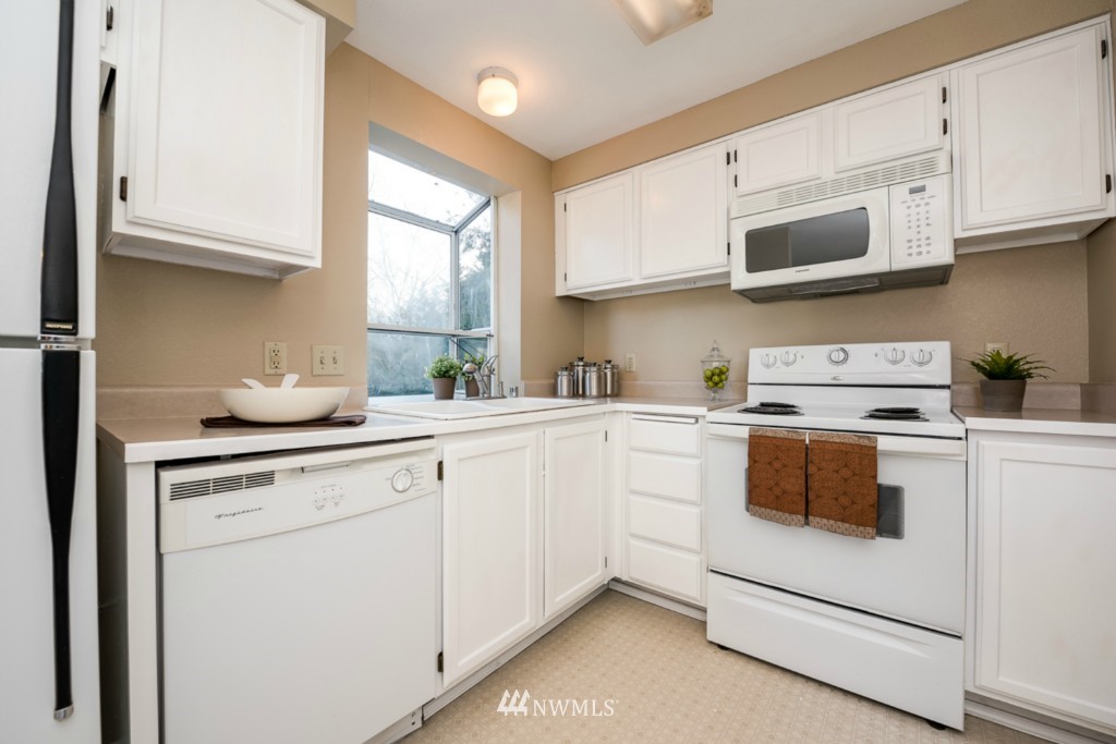 8653 Avondale Road Northeast, Unit B203 Redmond, WA 98052 - Photo 14 of 25 Gallery Image 14