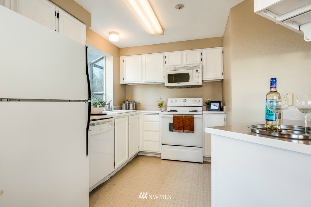 8653 Avondale Road Northeast, Unit B203 Redmond, WA 98052 - Photo 20 of 25 Gallery Image 20