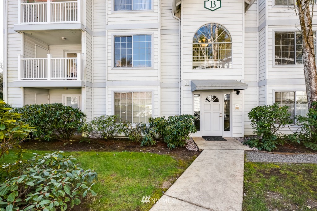 8653 Avondale Road Northeast, Unit B203 Redmond, WA 98052 - Photo 3 of 25 Gallery Image 3