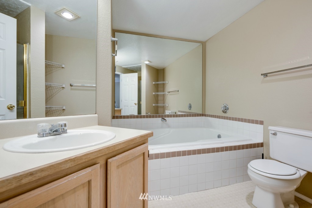 8653 Avondale Road Northeast, Unit B203 Redmond, WA 98052 - Photo 22 of 25 Gallery Image 22