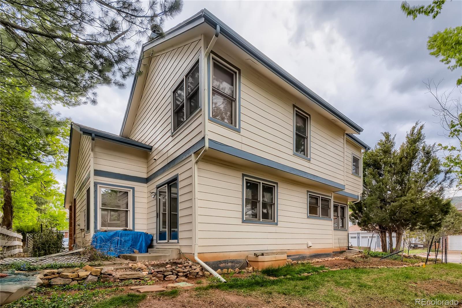 7 Red Maple Place Littleton, CO 80127 - Photo 26 of 28 a front view of a house with garden