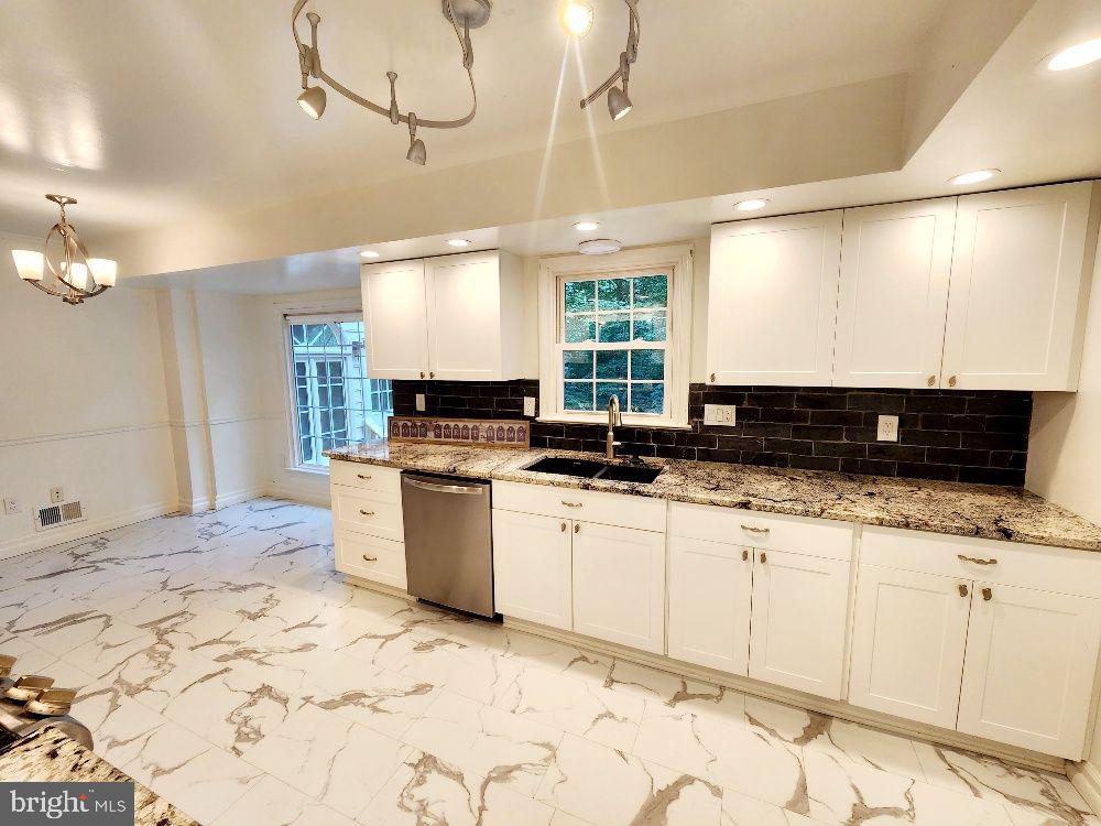 8076 Stillbrooke Road Manassas, VA 20112 - Photo 6 of 18 KITCHEN