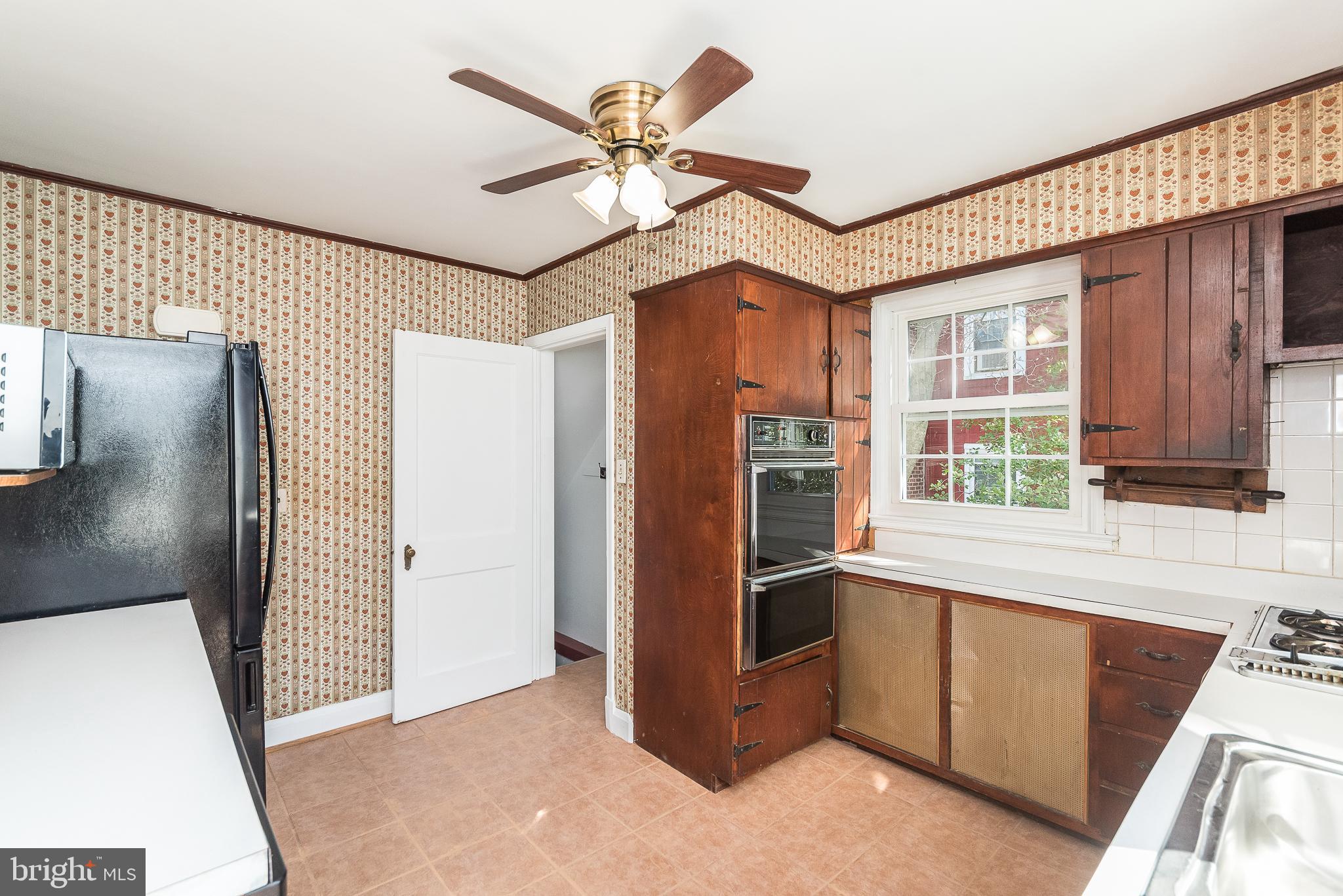 605 Cedarcroft Road Baltimore, MD 21212 - Photo 16 of 63 Bring you ideas for this spacious kitchen