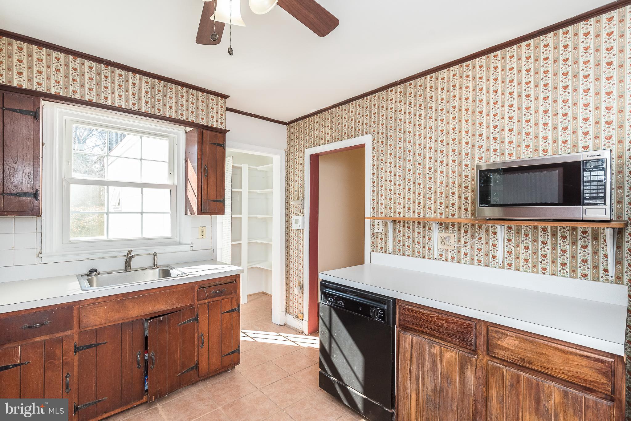 605 Cedarcroft Road Baltimore, MD 21212 - Photo 19 of 63 Lots of counter space in this spacious kitchen