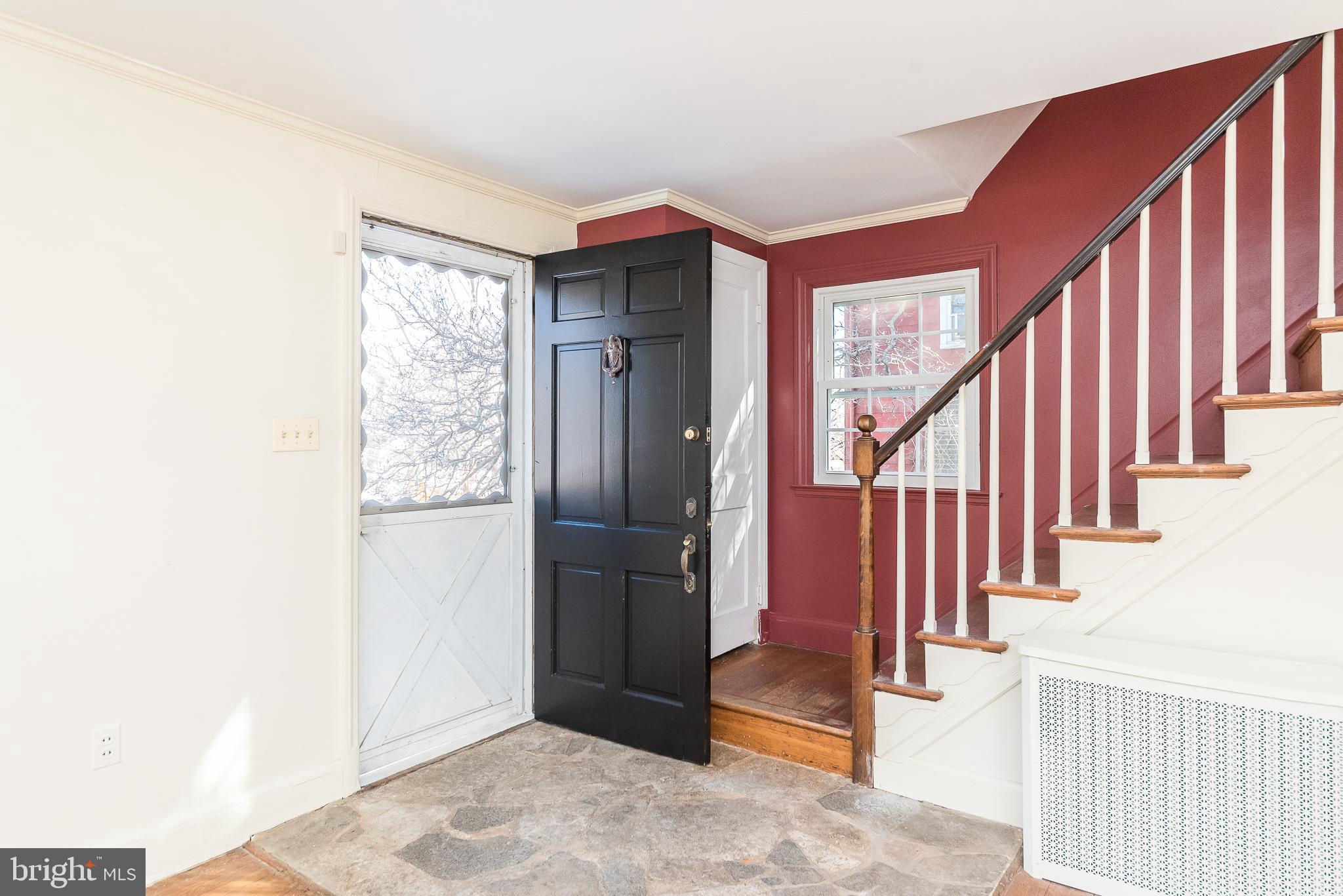 605 Cedarcroft Road Baltimore, MD 21212 - Photo 5 of 63 Entrance - living room