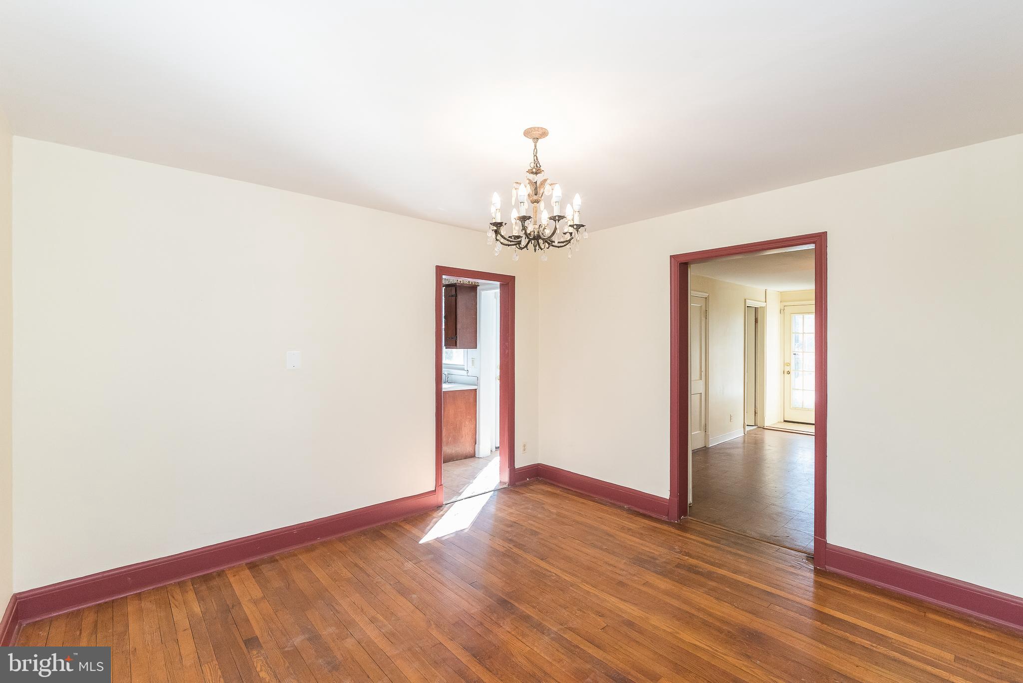 605 Cedarcroft Road Baltimore, MD 21212 - Photo 10 of 63 Dining room - wood floors