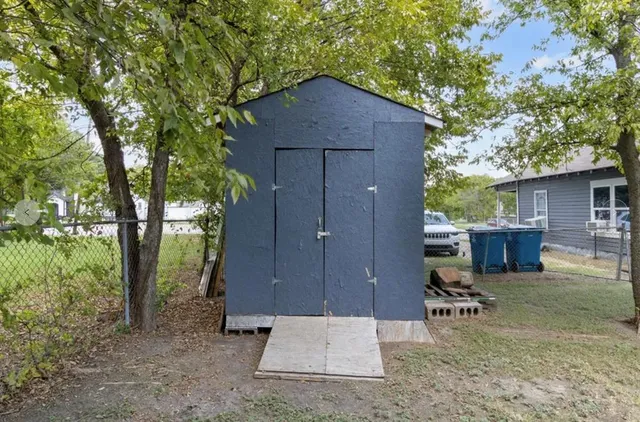 $165,000 | 1217 Martin Luther King Jr Boulevard, Corsicana, TX 75110