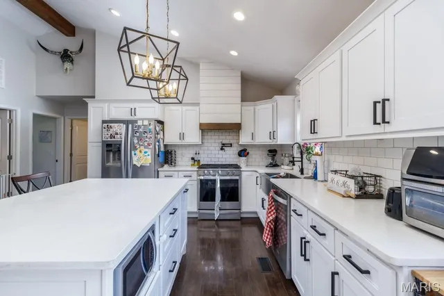 $529,900 | 13940 Industry Road, Lebanon, MO 65536