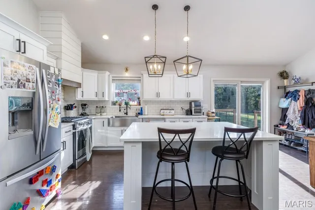 $529,900 | 13940 Industry Road, Lebanon, MO 65536