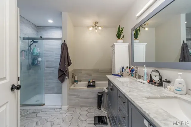 $529,900 | 13940 Industry Road, Lebanon, MO 65536