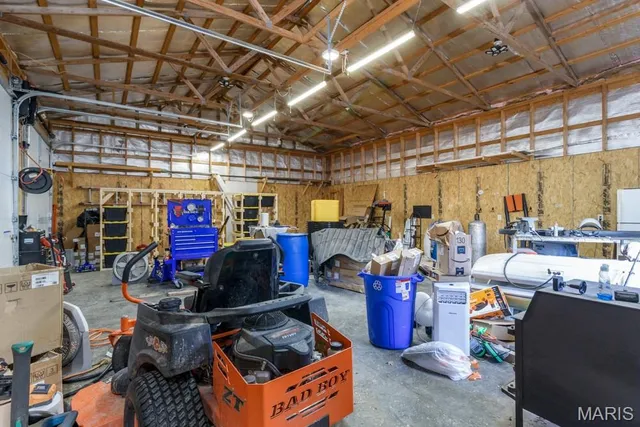 $529,900 | 13940 Industry Road, Lebanon, MO 65536