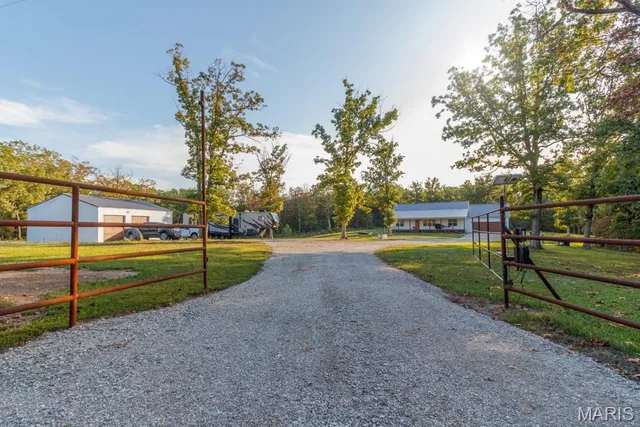 $529,900 | 13940 Industry Road, Lebanon, MO 65536