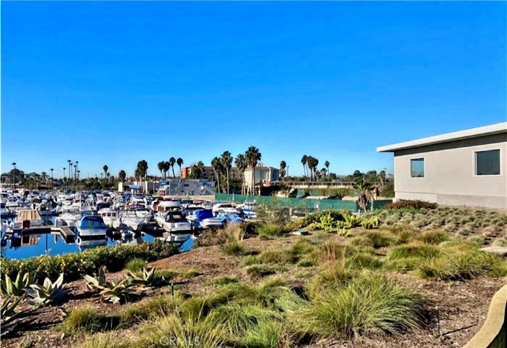 6271 East Sea Breeze Drive, Unit 36 Long Beach, CA 90803 - Photo 33 of 34 a view of a city